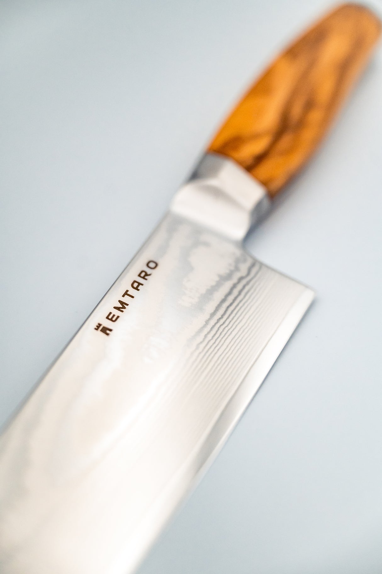 Santoku Damastmesser Kairo – 18 cm, 67 Lagen Damaststahl, Olivenholzgriff