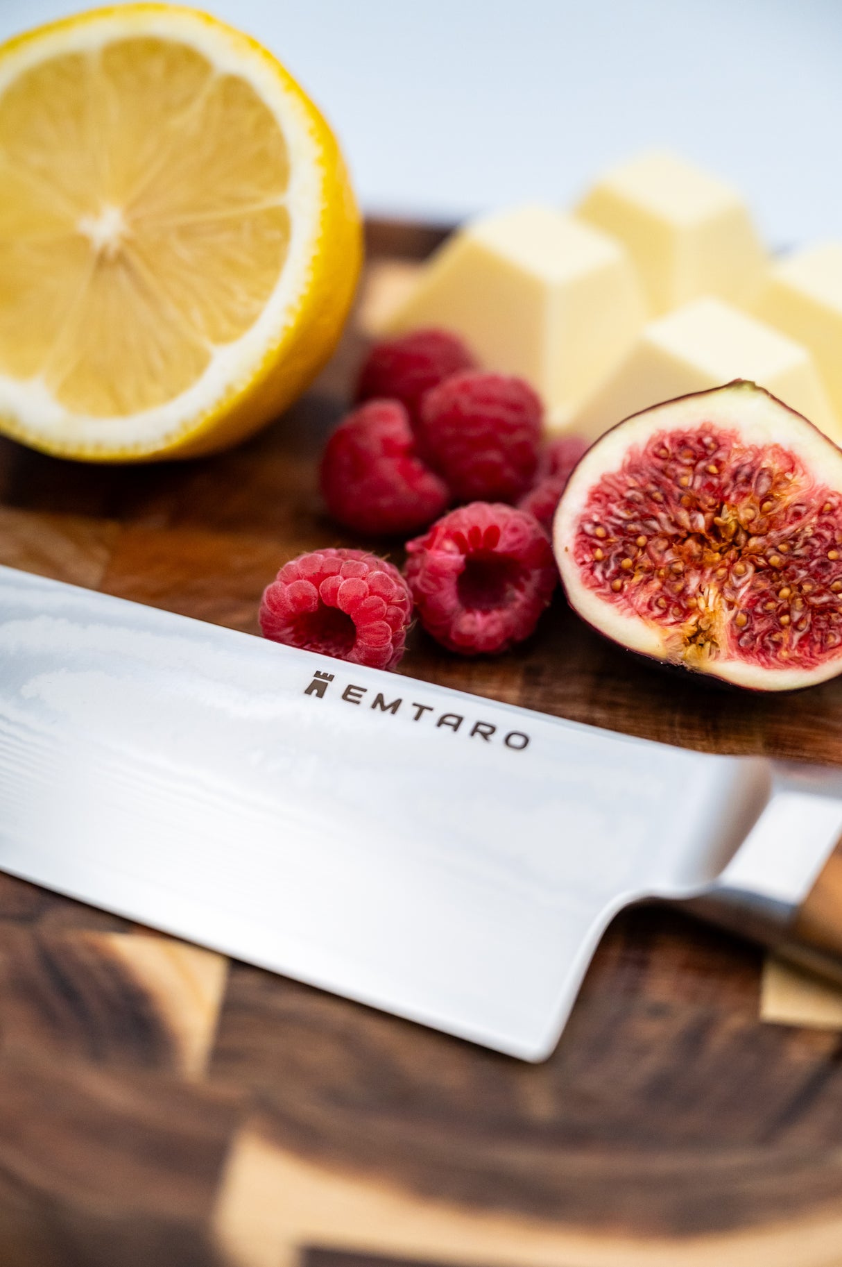 Santoku Damastmesser Kairo – 18 cm, 67 Lagen Damaststahl, Olivenholzgriff